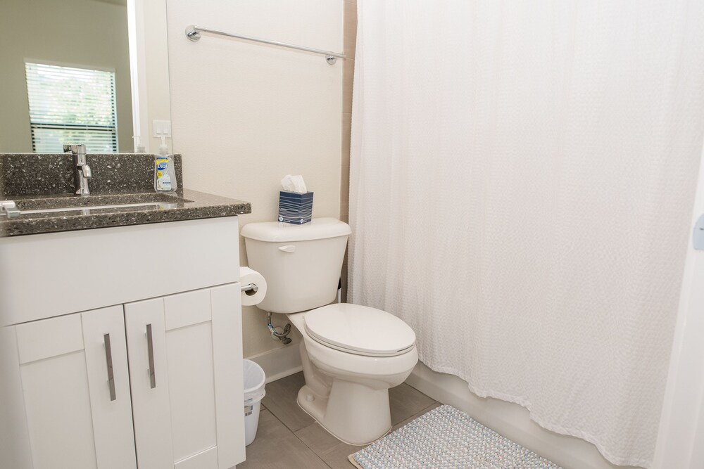 Modern 3 Bed Smarthome in Heart of Tampa