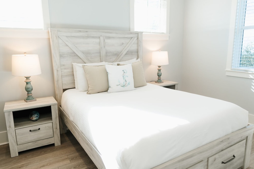 30A Hideaway by Avantstay Walk to Beach 2 Pools