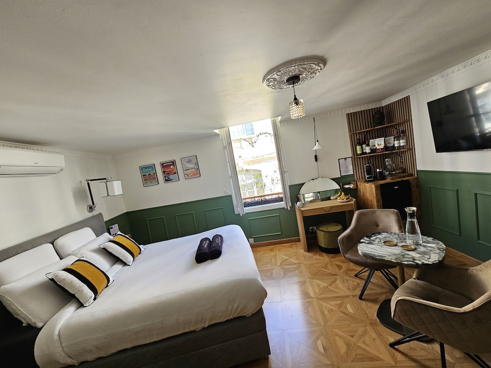 hotel room