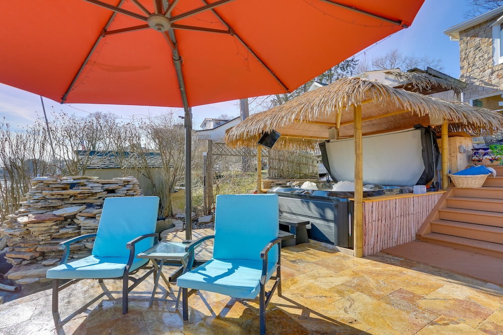 Greenwood Lake Cottage w/ Shared Dock & Hot Tub!