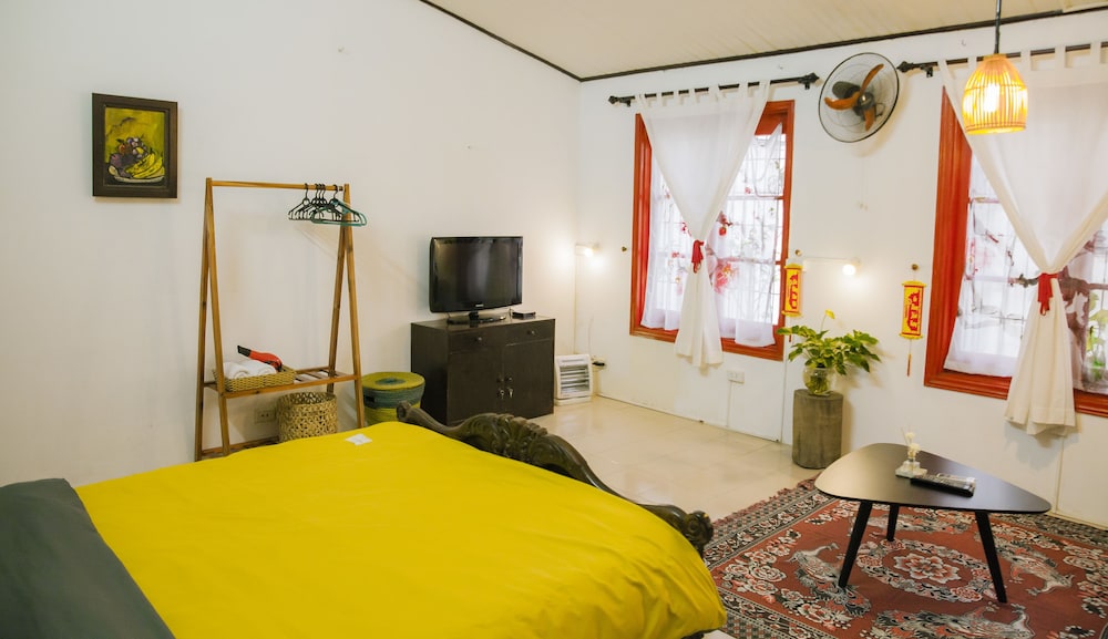 NQ Vintage House