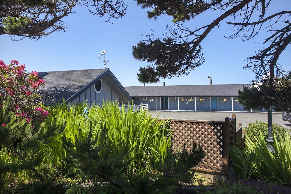 Moolack Shores Inn