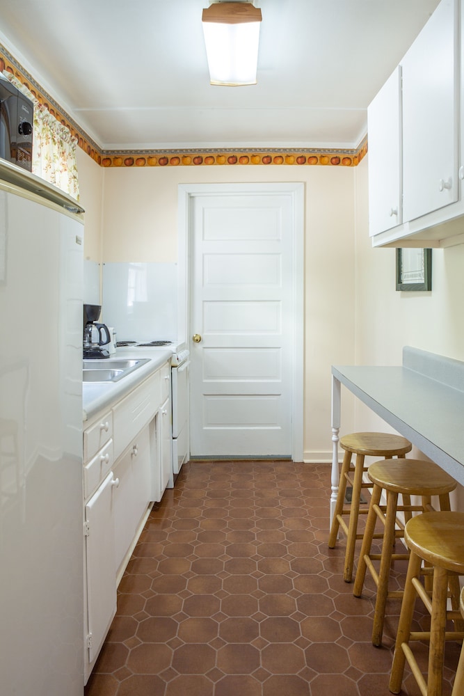 The Chimney Rock Inn & Cottages