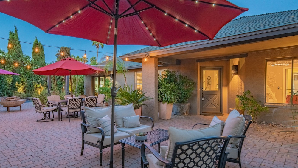 Scottsdale Gem W/pool in Private and Serene Yard!