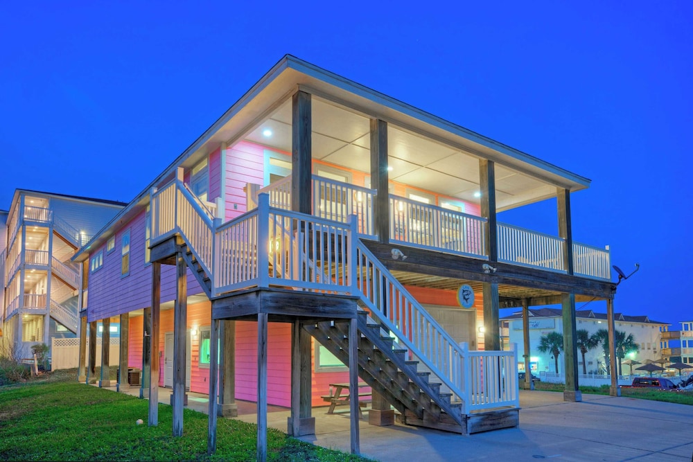 Sleeps 24 2 Homes w/ Beach Boardwalk Access & Deck Views Steps to the Beach