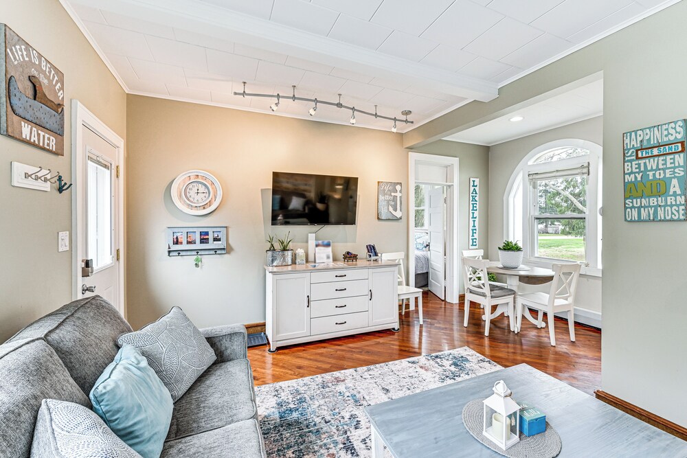 1/2 Mi to Beach & Lake Michigan: Condo w/ Pool!