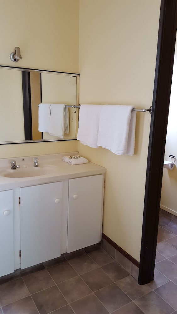 Ace Motor Lodge
