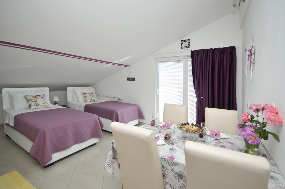 Apartments Roza