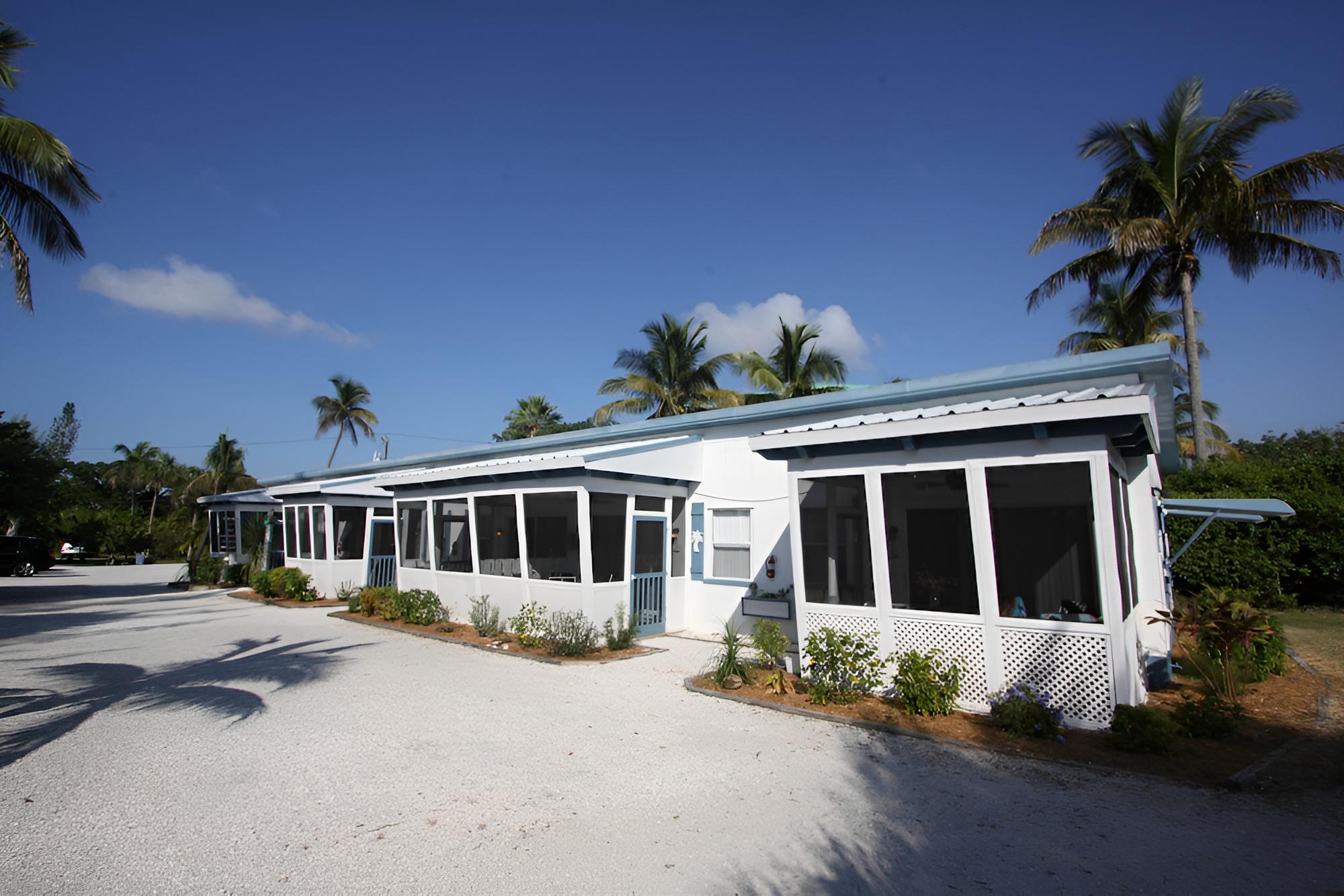 Tropical Winds Motel & Cottages
