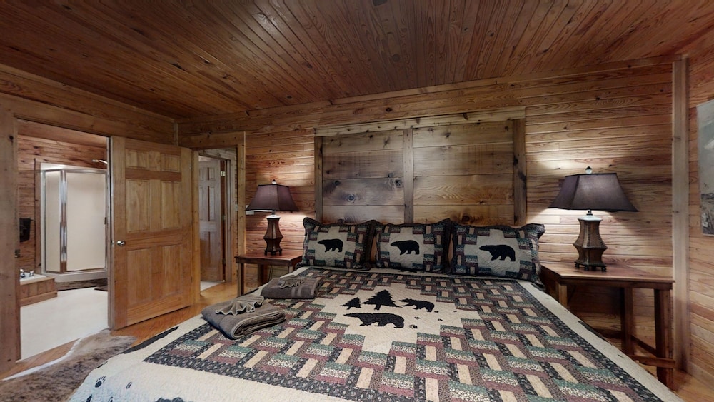 A Cowpoke's Dream 3 Bedroom Cabin by RedAwning view 3