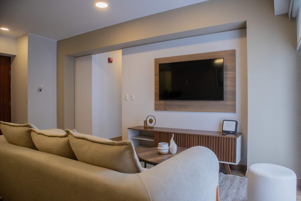 w Elegant 2BR w Distinctive Deco in Miraflores