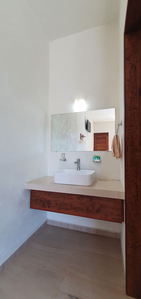 Carri Surf Studio - Property Image 13