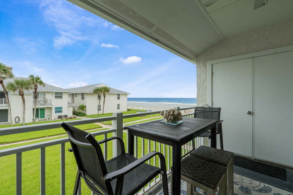 Colony Beach Club 249