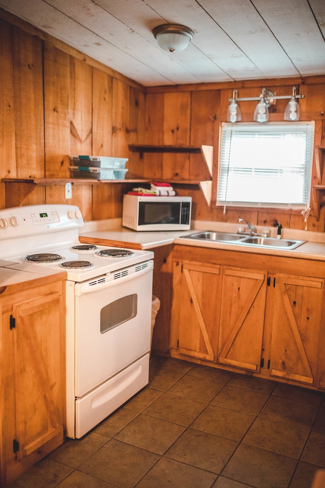 Smoky View Cottages & RV Resorts