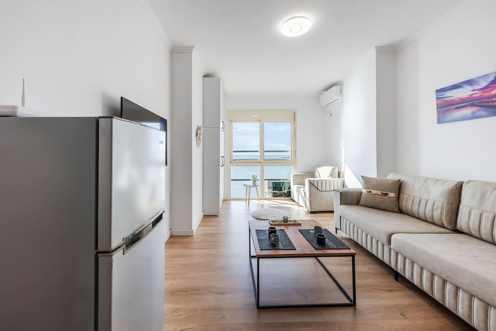 Studio With Amazing Sea View and Beach Access Durr s