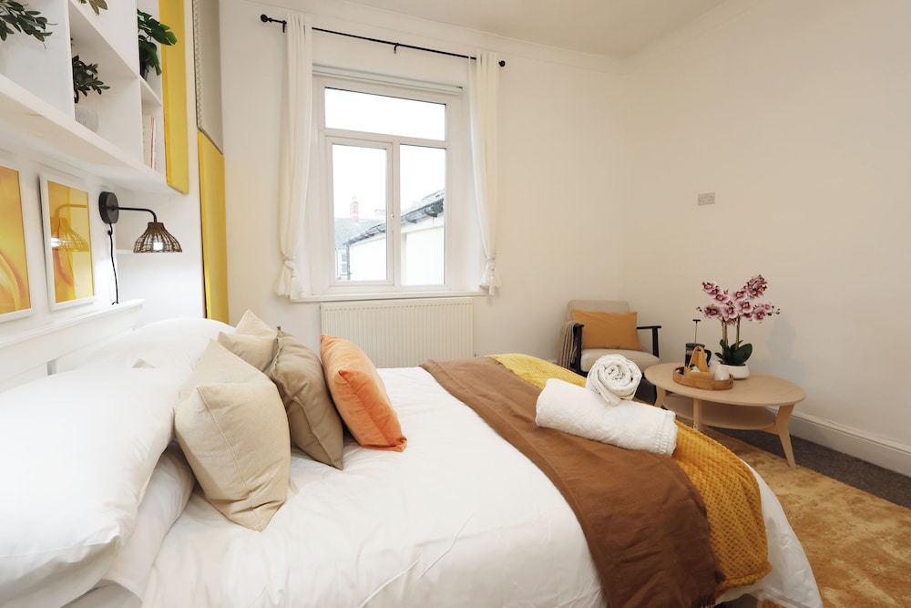 Cardiff Guesthouse & On-Street Parking