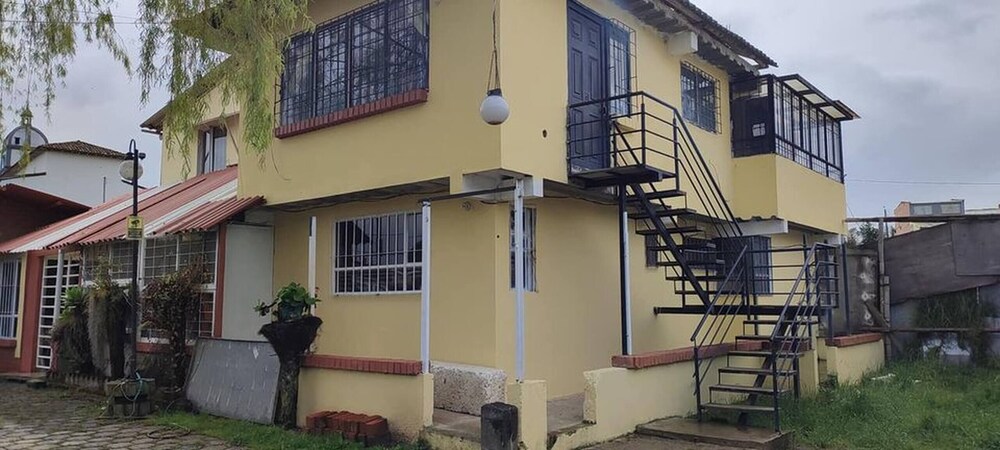 Room-serene Oasis in Pasto Cozy Guest Ro