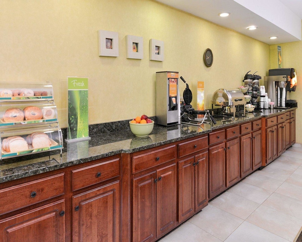 Quality Suites - Property Image 10