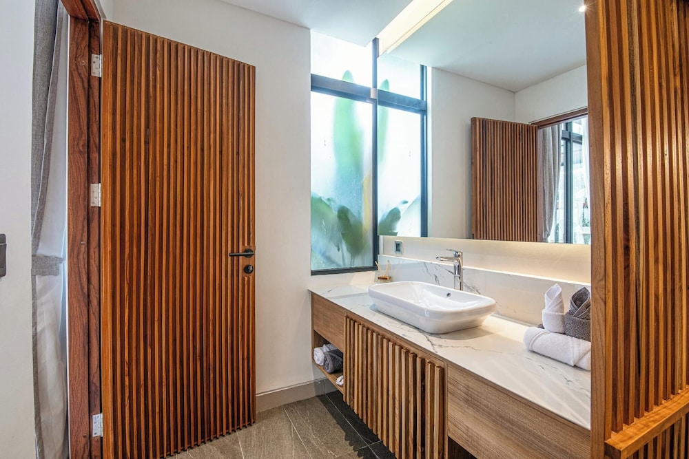 Elegant 6BR Canggu Retreat Just 400m to the Ocean