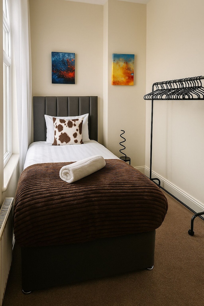 Cosy 4-bed - Sleeps 7, Garden & Pet-friendly