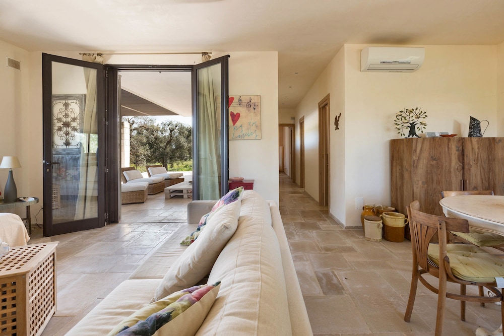 Villa Dahlia view 4