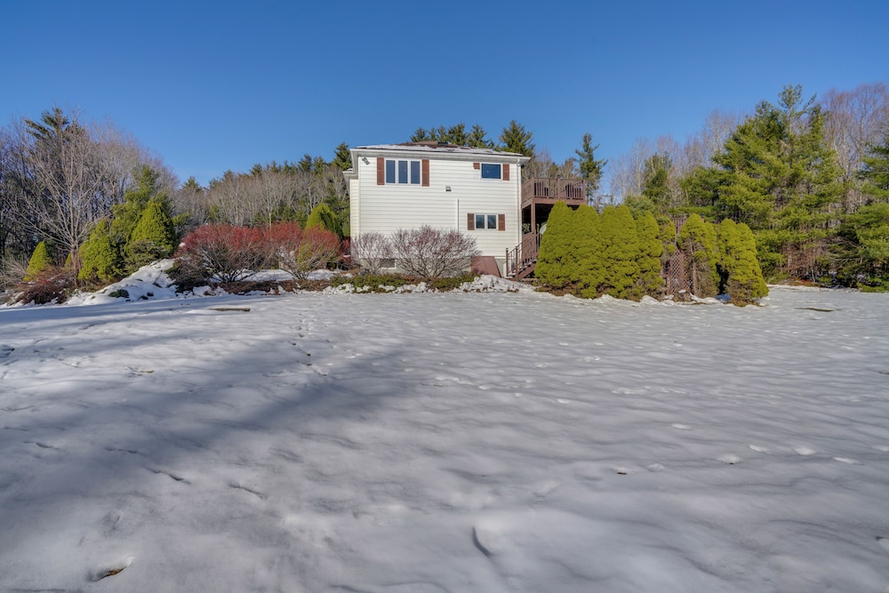 3 Mi to Colgate Lake: Mtn-view Home, Deck + Grill!