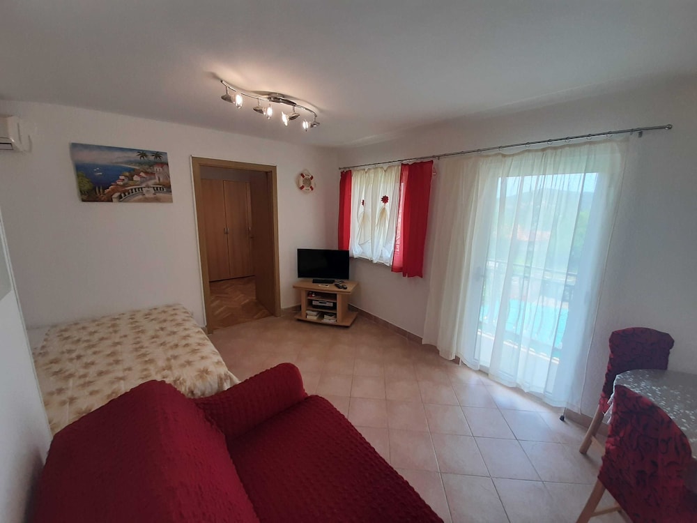 Cozy Apartments With Private Balcony Vinisce