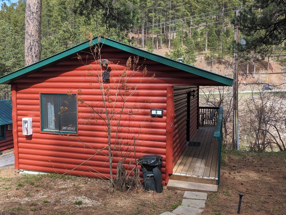 Ponderosa Pines Inn and Cabins