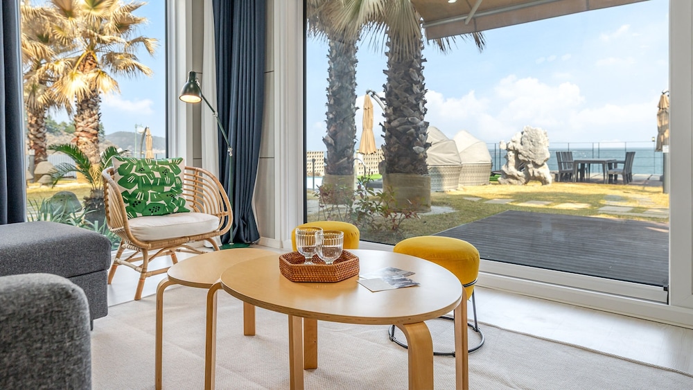 Namhae Orosy Bada Pool Villa & Pension