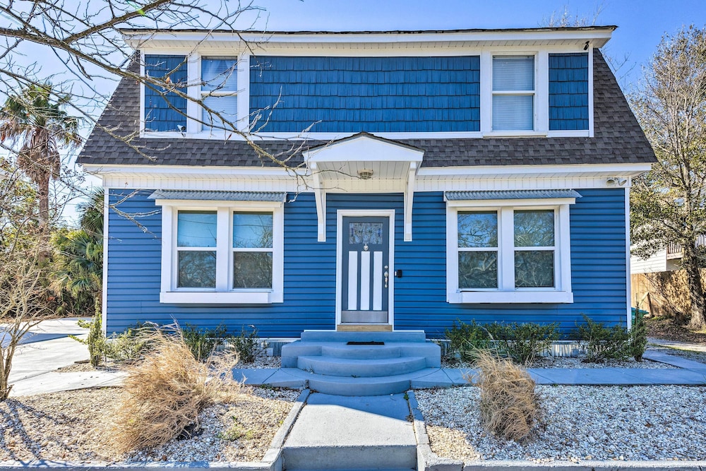 Hotel Beachside Getaway - Walk to Gulf, Pier & Casino! - Image 1