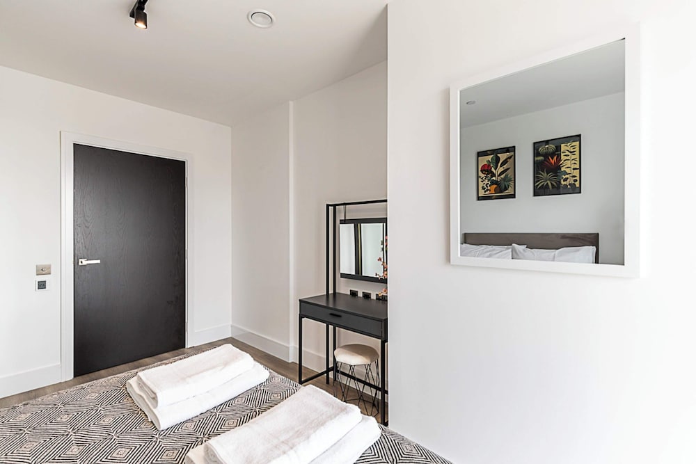 Contemporary Two Bedroom Apartment