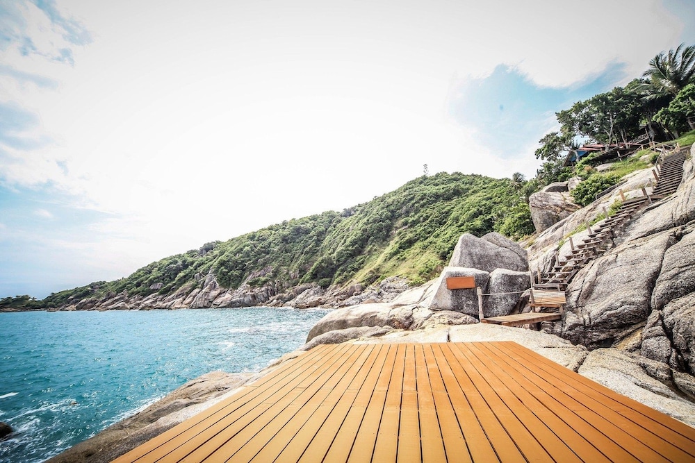 AmaresA Resort & Skybar