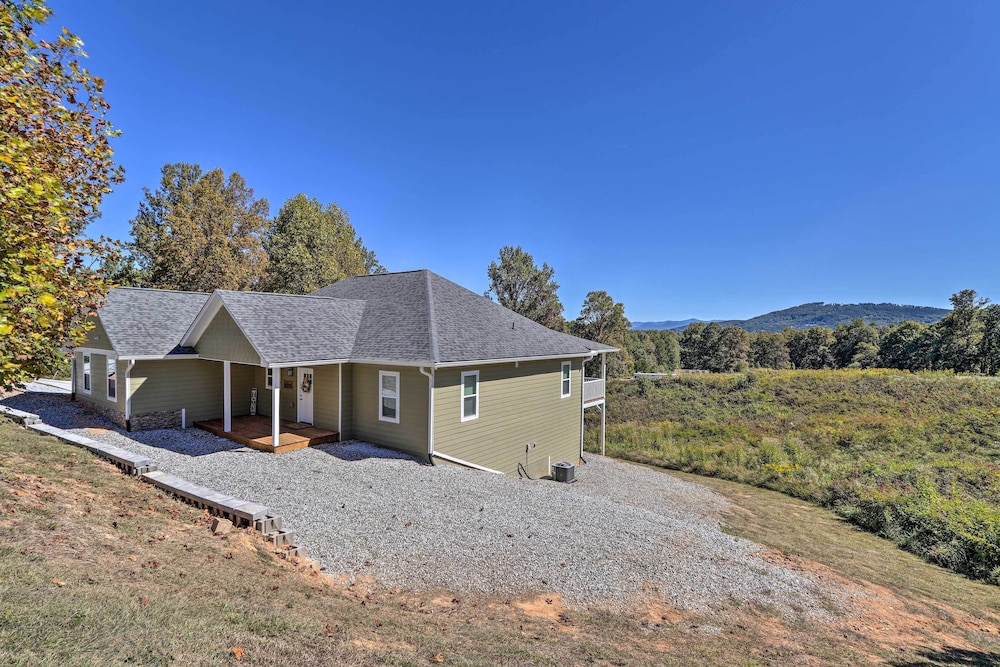 Modern Farmhouse w/ Exercise Room, Mtn Views view 5