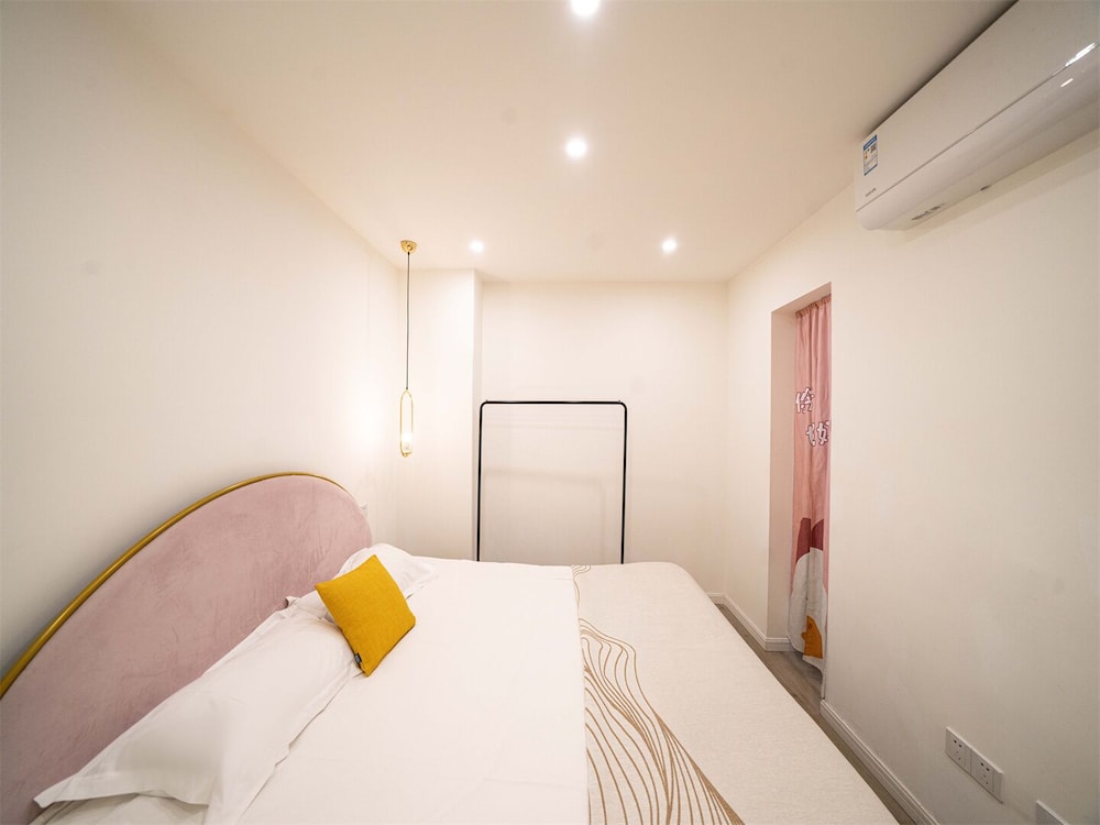 Book and Bed-Lujiabang