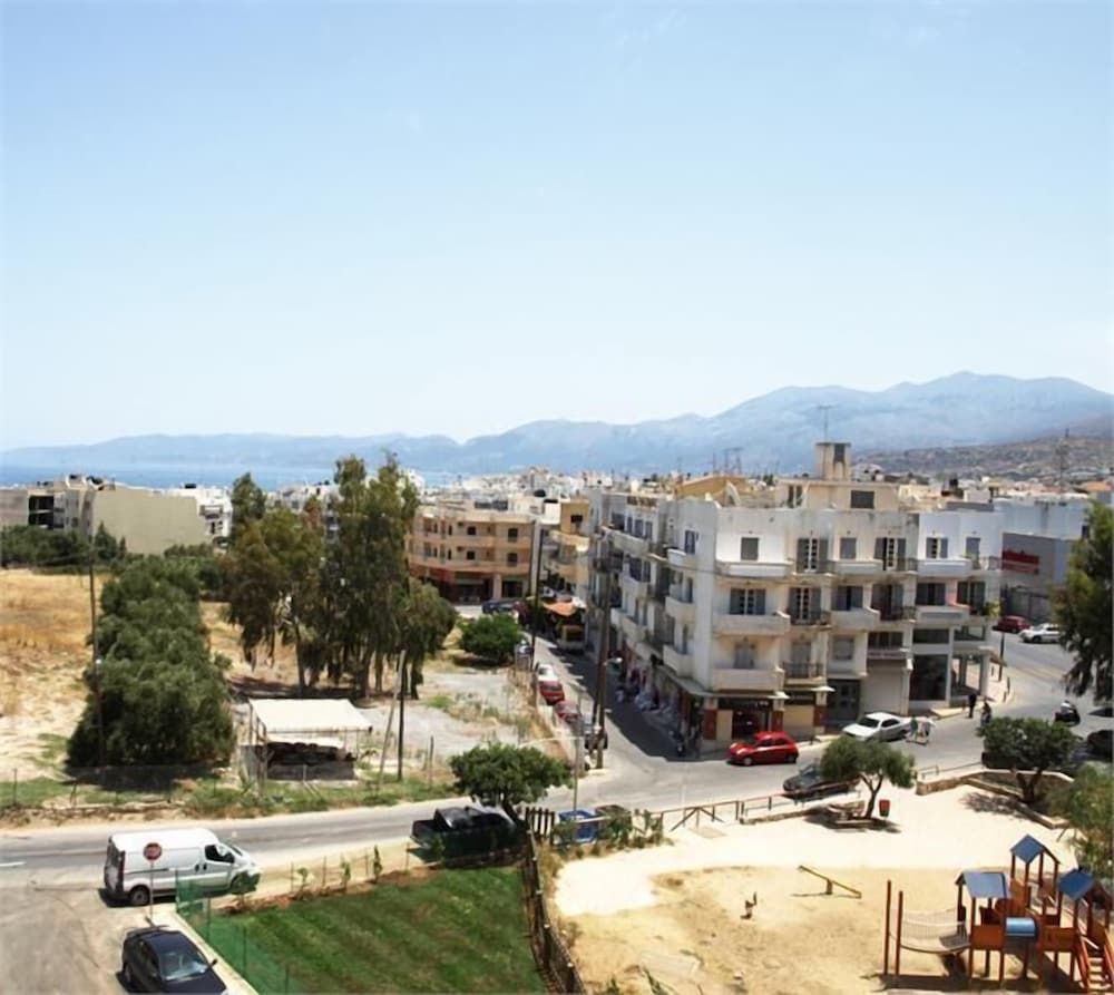 Haris Apartments
