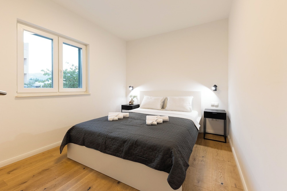 Olive Leaf - Ground Floor Apartment