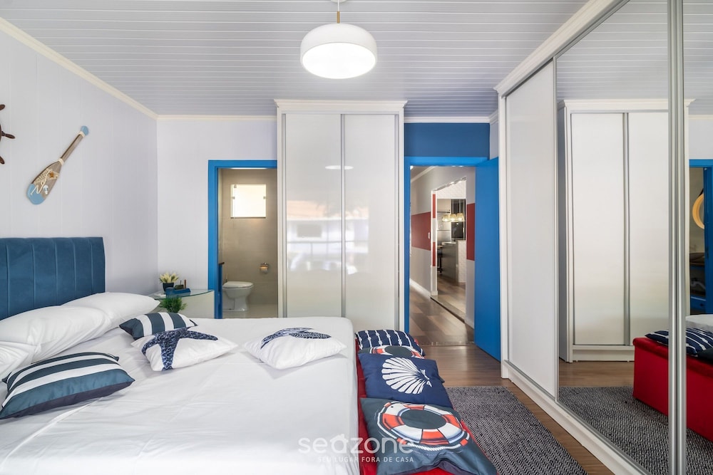 Apt w/ Balcony, 3 Bedrooms Close to Beach Rsu3842