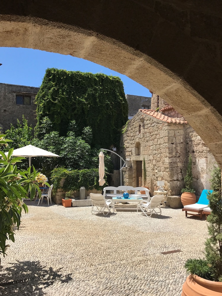 Saint Artemios Hotel and Oriental Suites