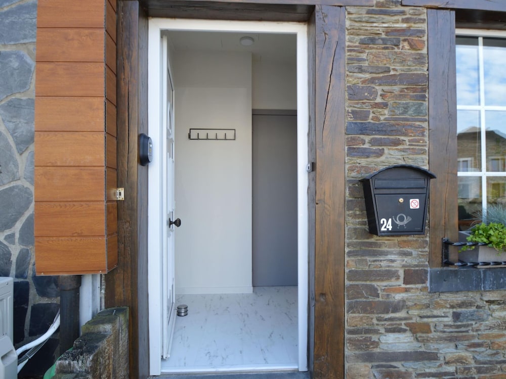 Rochehaut Hideaway With Tub