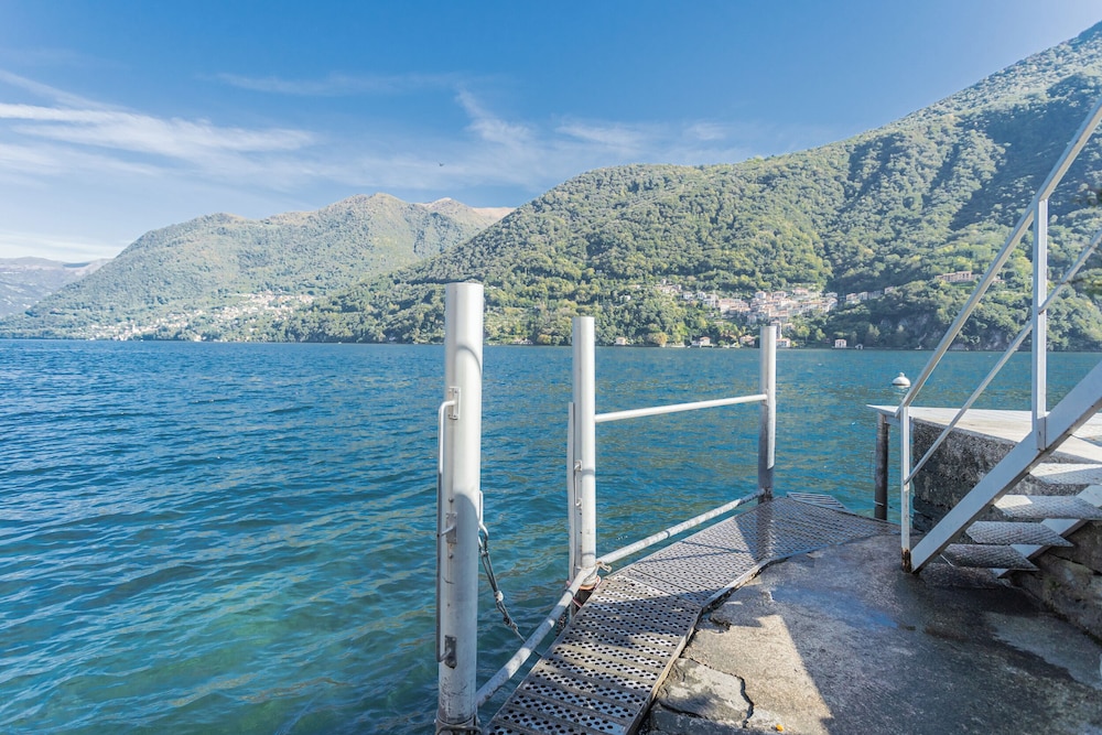 Your Private Harbour Nearby George Clooney by Rent all Como