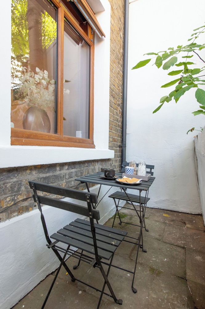 Stratford - Apartment - Sleeps 3 - Great Location