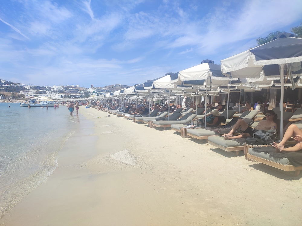 Ornos Beachside 2 Bd Stylish House