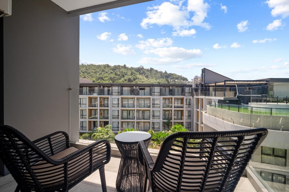 Pool View 1412 Elegant Wyndham Condo