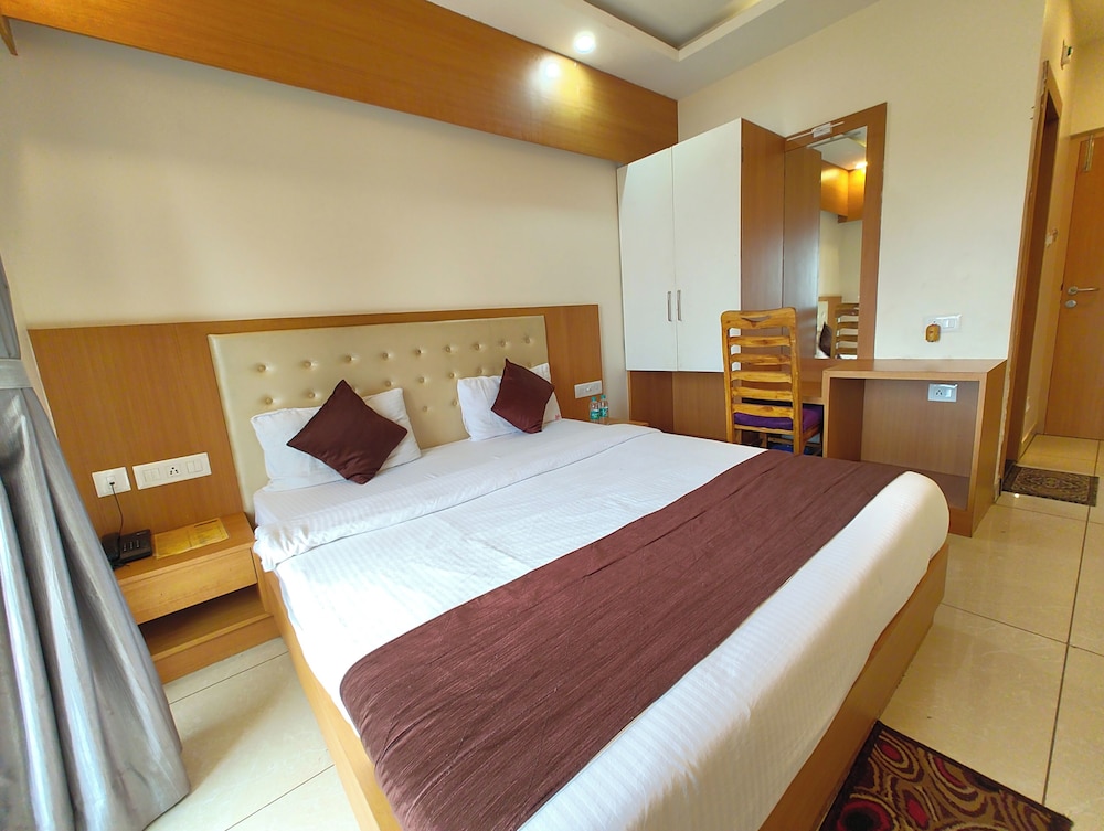 Premium Hotel W K Puri