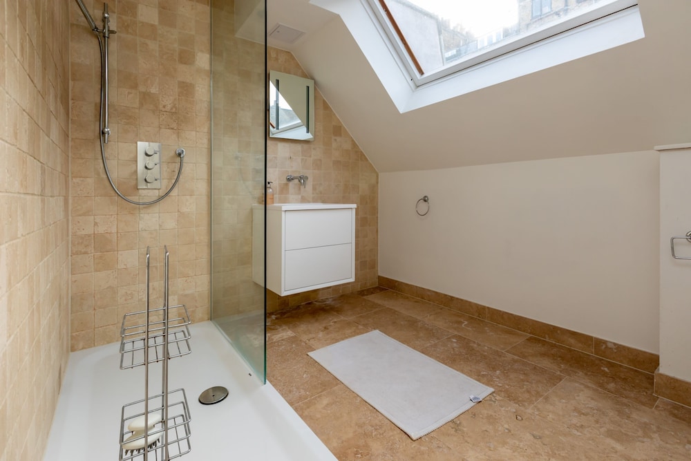 Modern and Bright 3 Bedroom House in Paddington