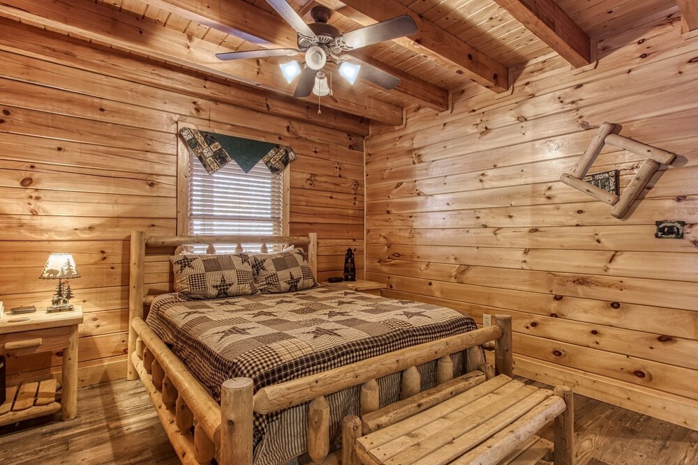 Er317 - The Cubby Hole - Great Location - Close To Town 1 Bedroom Cabin by RedAwning view 5