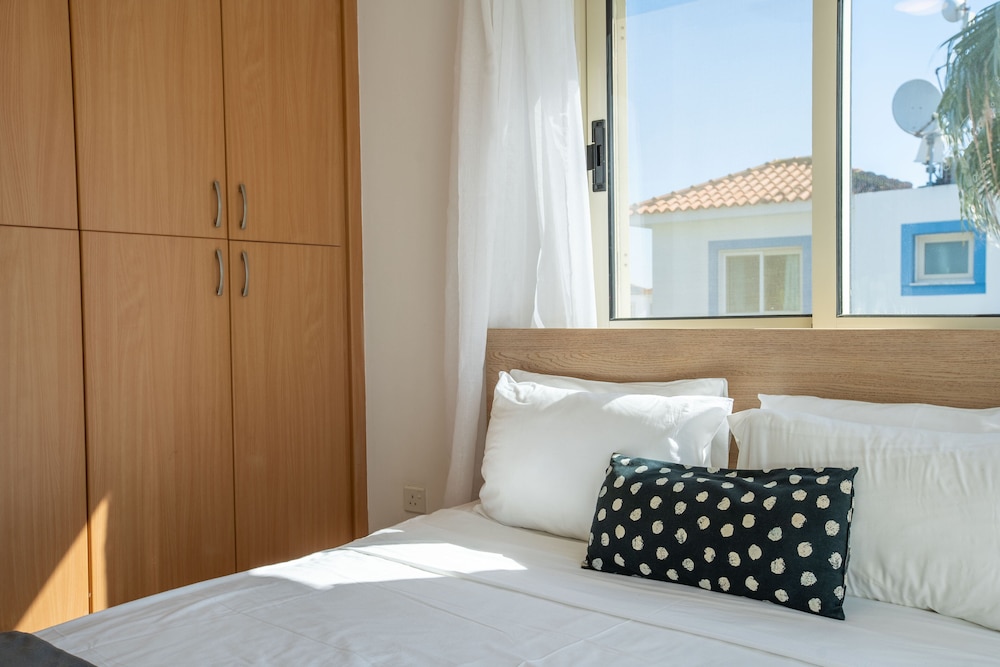 Phaedrus Living Luxury Villa Oceania