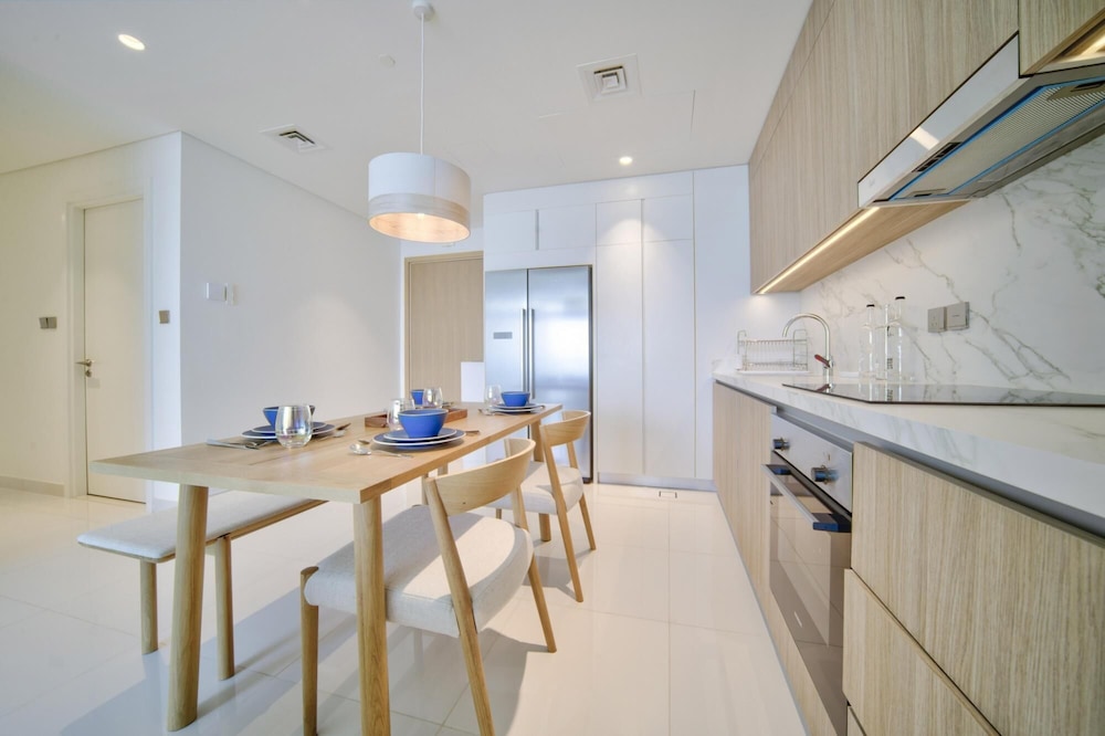 Luxury Sea View Living on Emaar Beachfront