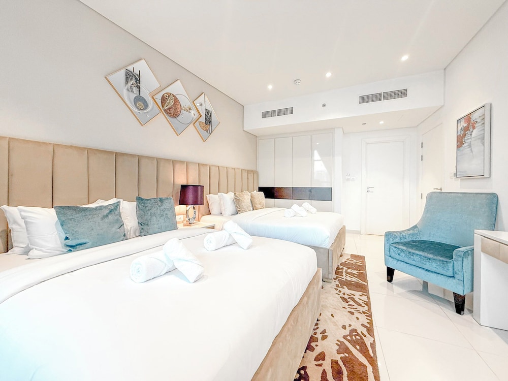 DAMAC Bay's Edge by DVH Luxe Retreats