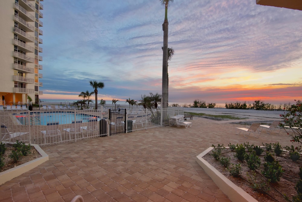Estero Beach & Tennis Club-penthouse 3A